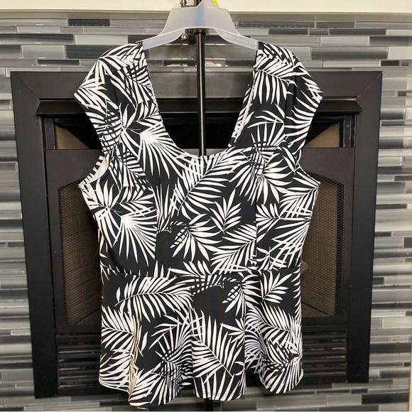 Lovesick Black And White Peplum Print Top | Color: Black/White | Size: XXL / 2XL - Picture 2 of 3